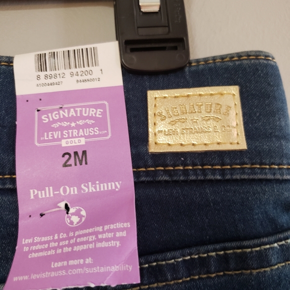 Womens NWT Totally Shaping Pull On Skinny Levi Jeans Size 2 - Picture 6 of 9